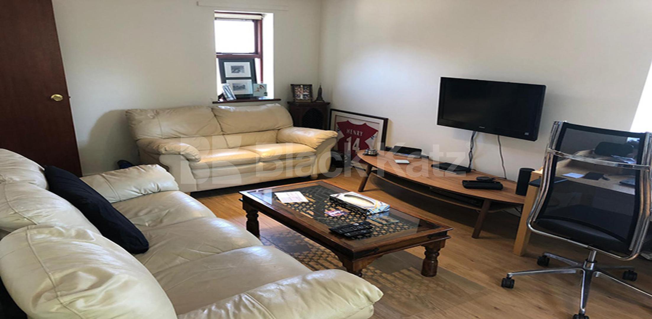 			2 Bedroom, 1 bath, 1 reception Flat			 Pages Hill, MUSWELL HILL