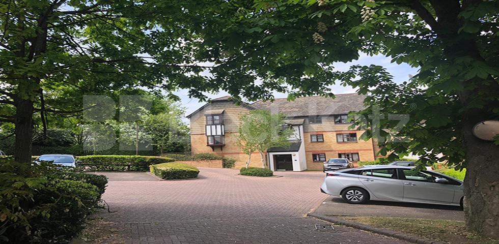 			2 Bedroom, 1 bath, 1 reception Flat			 Pages Hill, MUSWELL HILL