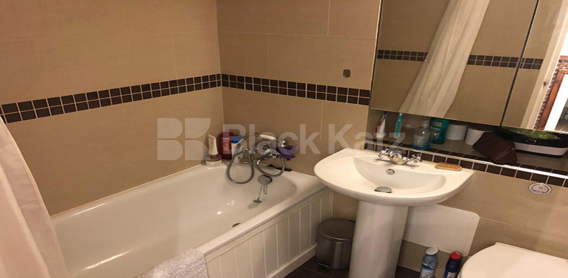 			2 Bedroom, 1 bath, 1 reception Flat			 Pages Hill, MUSWELL HILL