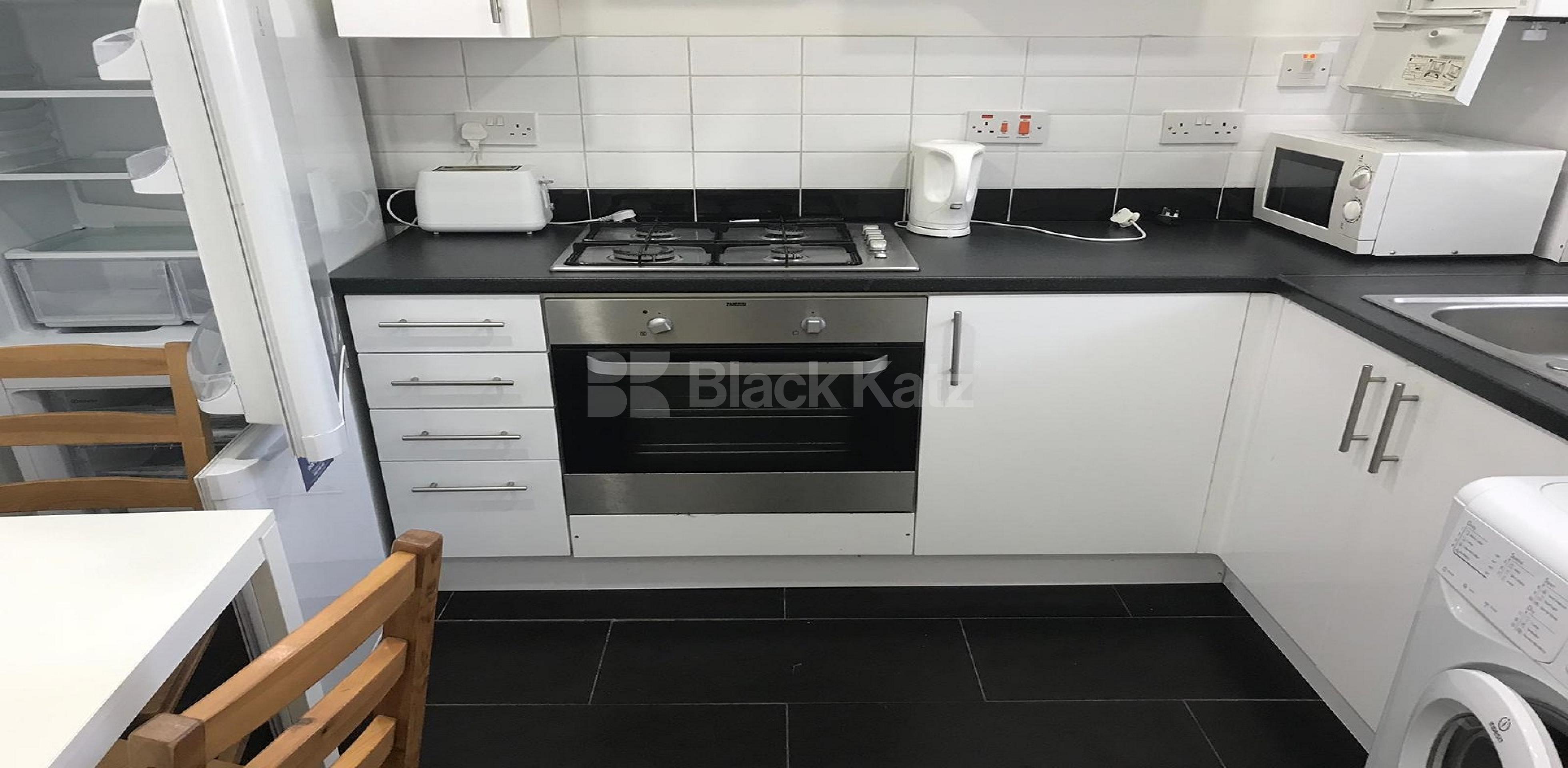 			NEW INSTRUCTION , 2 Bedroom, 1 bath, 1 reception Apartment			 Kinglake Street , Elephant and Castle SE17