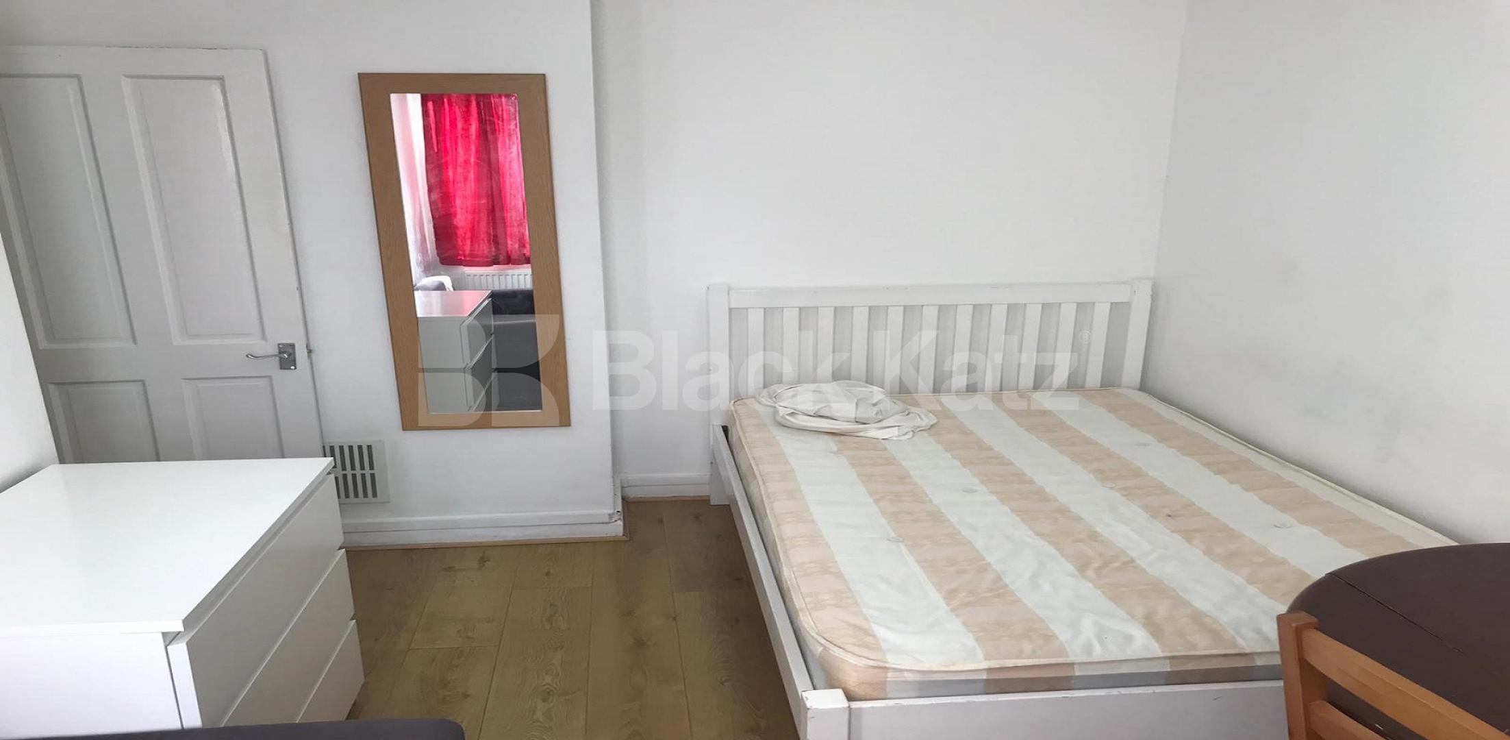 			NEW INSTRUCTION , 2 Bedroom, 1 bath, 1 reception Apartment			 Kinglake Street , Elephant and Castle