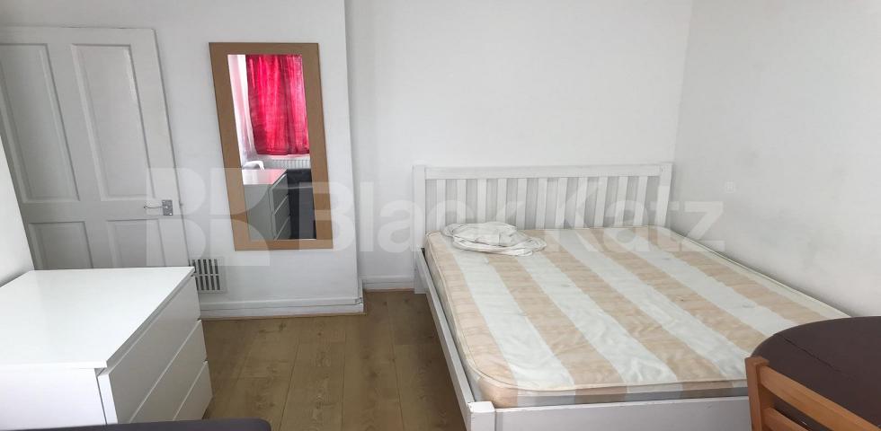 			NEW INSTRUCTION , 2 Bedroom, 1 bath, 1 reception Apartment			 Kinglake Street , Elephant and Castle