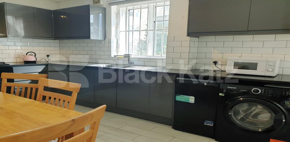 			LET , 4 Bedroom, 1 bath, 1 reception Apartment			 East Indian Dock Road, Poplar 