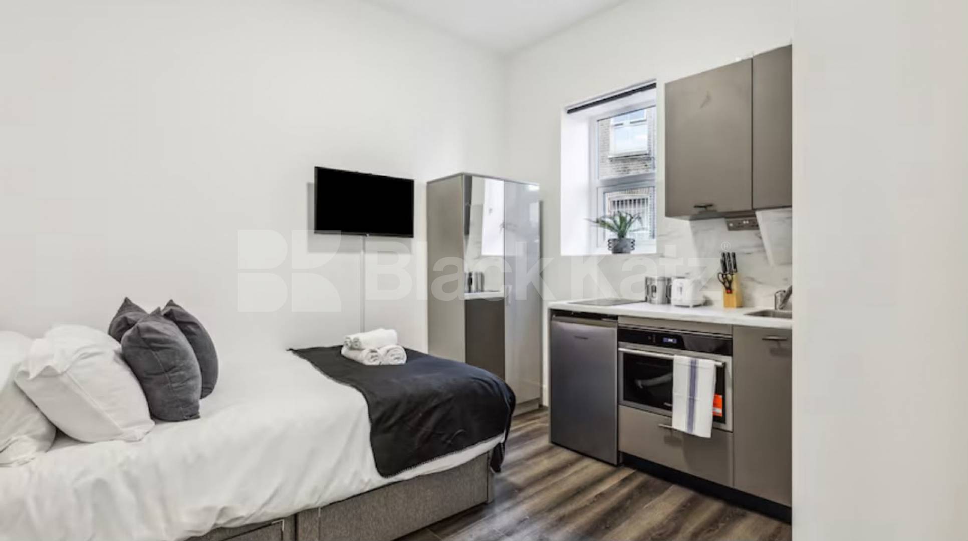 Recently refurbished studio flat to rent inc Wifi and Water Sutherland Avenue, Maida Vale