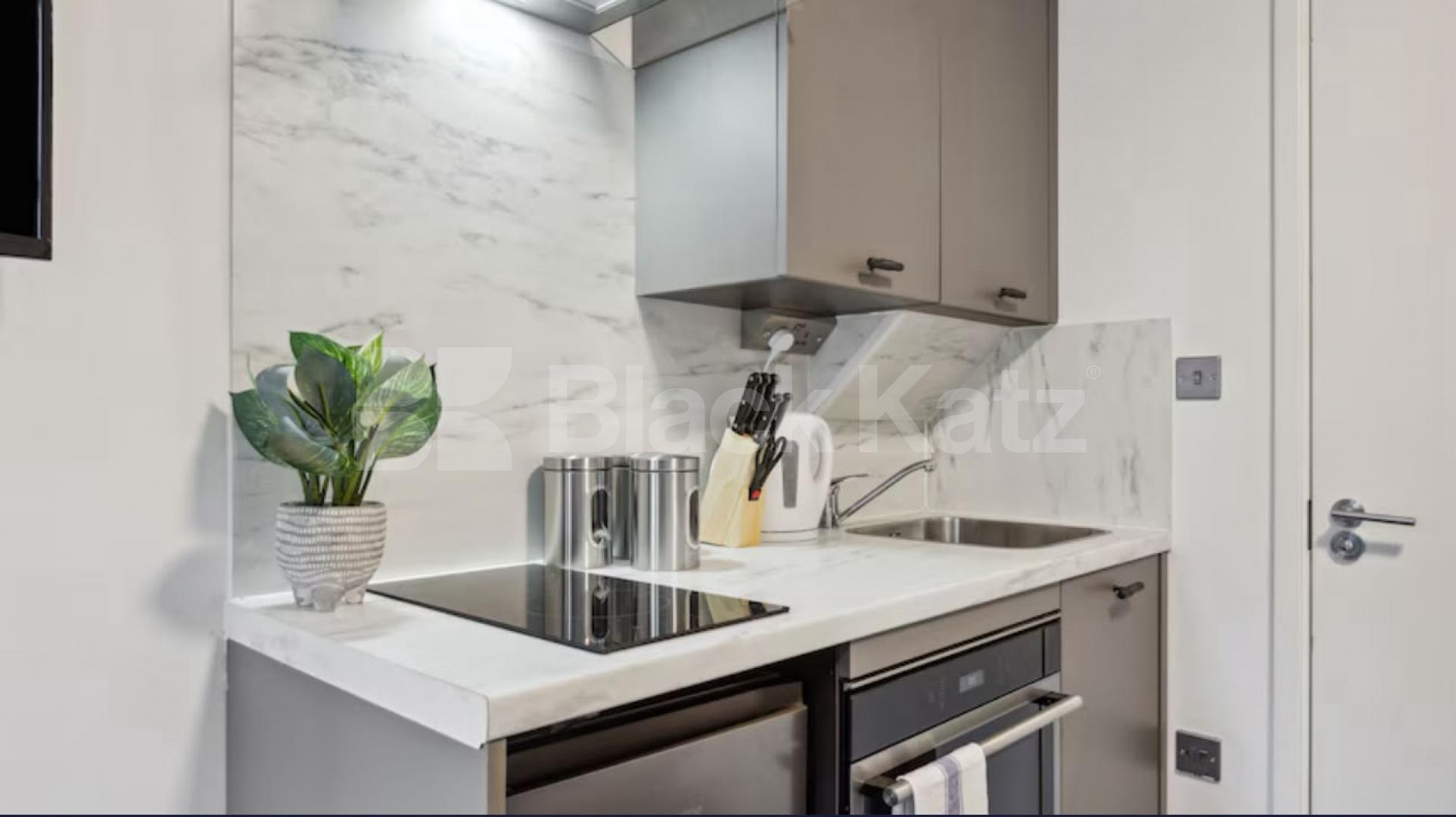 Recently refurbished studio flat to rent inc Wifi and Water Sutherland Avenue, Maida Vale