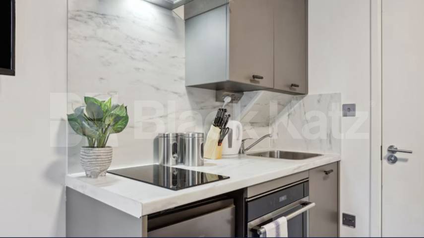 Recently refurbished studio flat to rent inc Wifi and Water Sutherland Avenue, Maida Vale