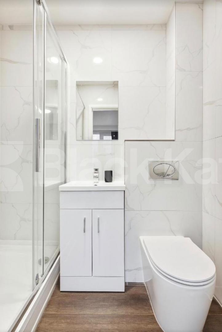 Recently refurbished studio flat to rent inc Wifi and Water Sutherland Avenue, Maida Vale
