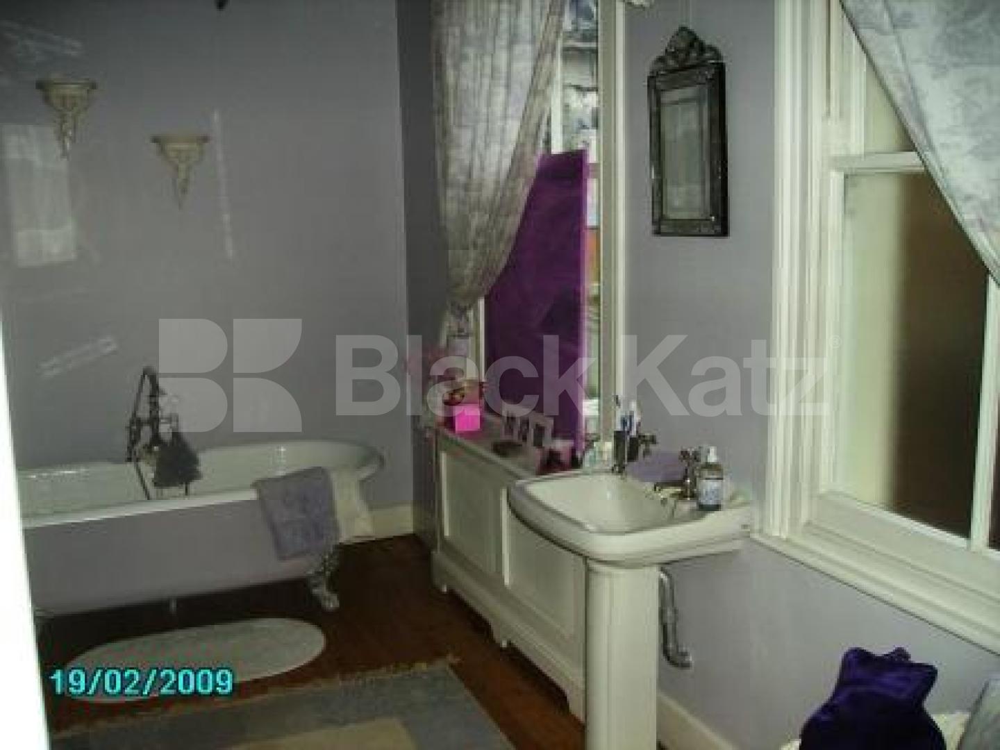 			LET!, 4 Bedroom, 1 bath, 1 reception House			 Palace Gates Road, ALEXANDRA PALACE