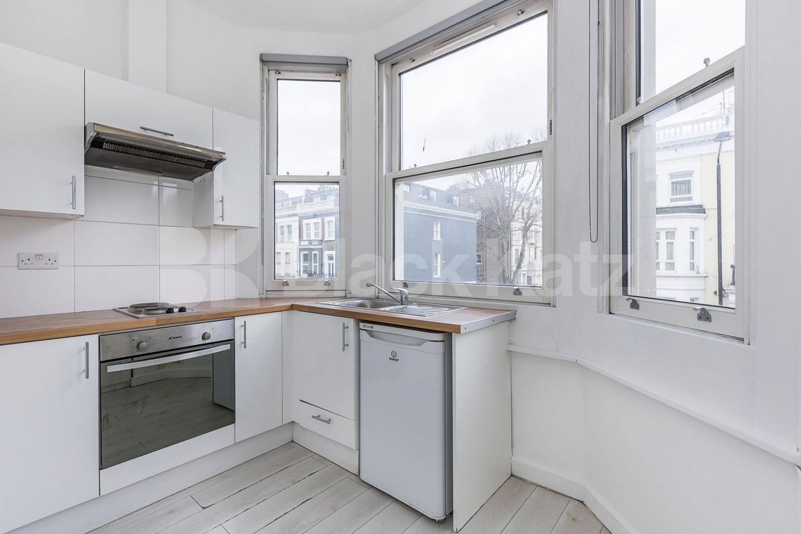 A well-presented and versatile property located on the highly sought-after Warwick Road in the heart of Earls Court Warwick road, Earls court, SW5 (Council tax, electric and water included),  Flat 216 49-51 Warwick Road