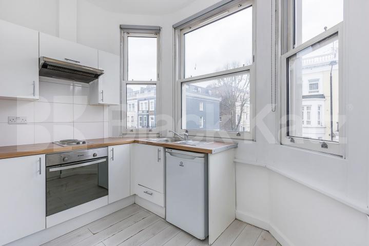 A well-presented and versatile property located on the highly sought-after Warwick Road in the heart of Earls Court Warwick road, Earls court, SW5 (Council tax, electric and water included),  Flat 216 49-51 Warwick Road