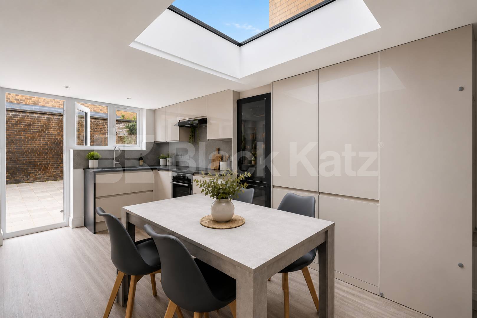Stunning Six Bedroom House with Three Bathrooms & Private Garden Pakeman Street , Holloway