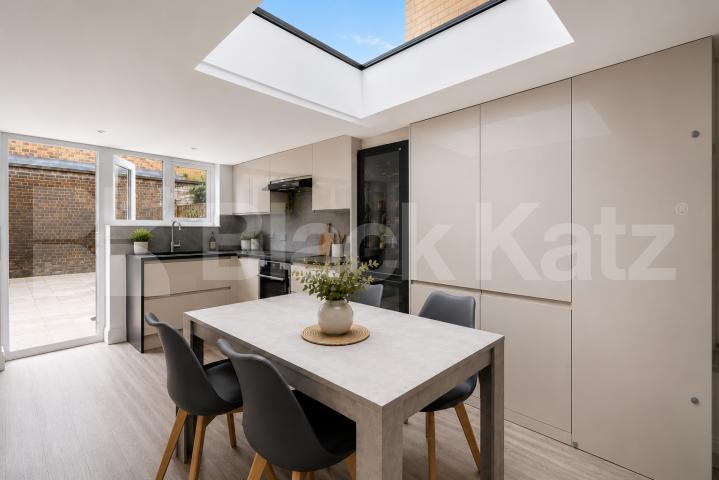 Stunning Six Bedroom House with Three Bathrooms & Private Garden Pakeman Street , Holloway