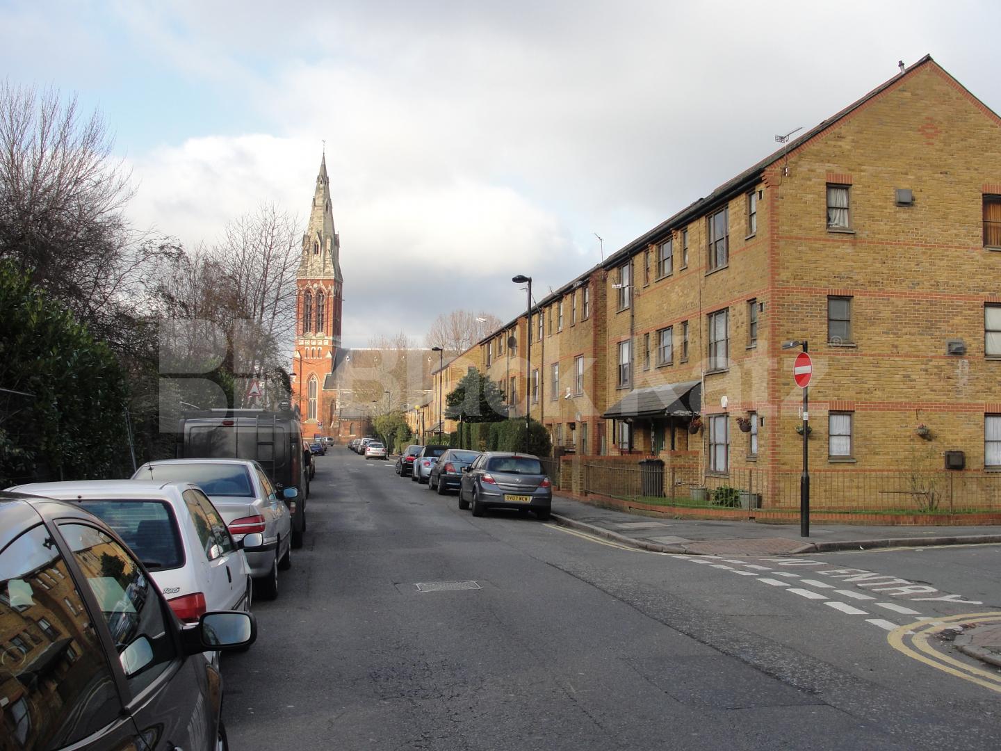 			UNDER OFFER , 5 Bedroom, 1 bath, 1 reception End Terraced House			 Patmos Road, Oval