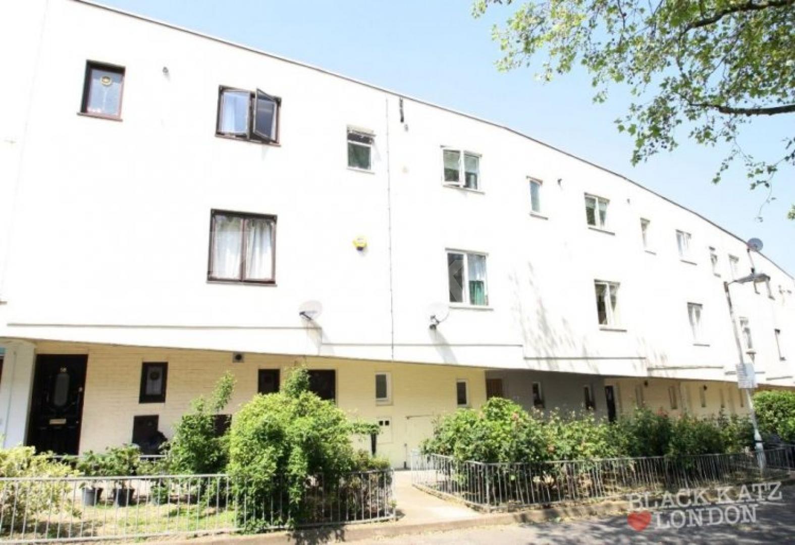 			IDEAL FOR STUDENTS!!, 4 Bedroom, 1 bath, 1 reception Flat			 Penderyn Way, TUFNELL PARK