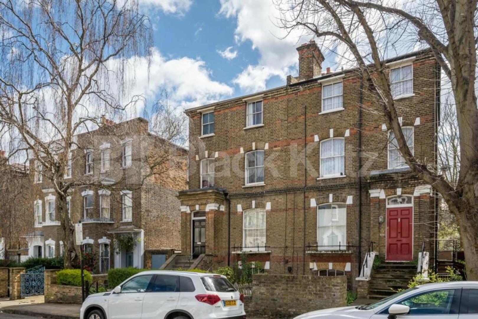 Spacious Three-Bedroom Apartment – Penn Road, N7 Penn Road, Hillmarton Conservation Area 