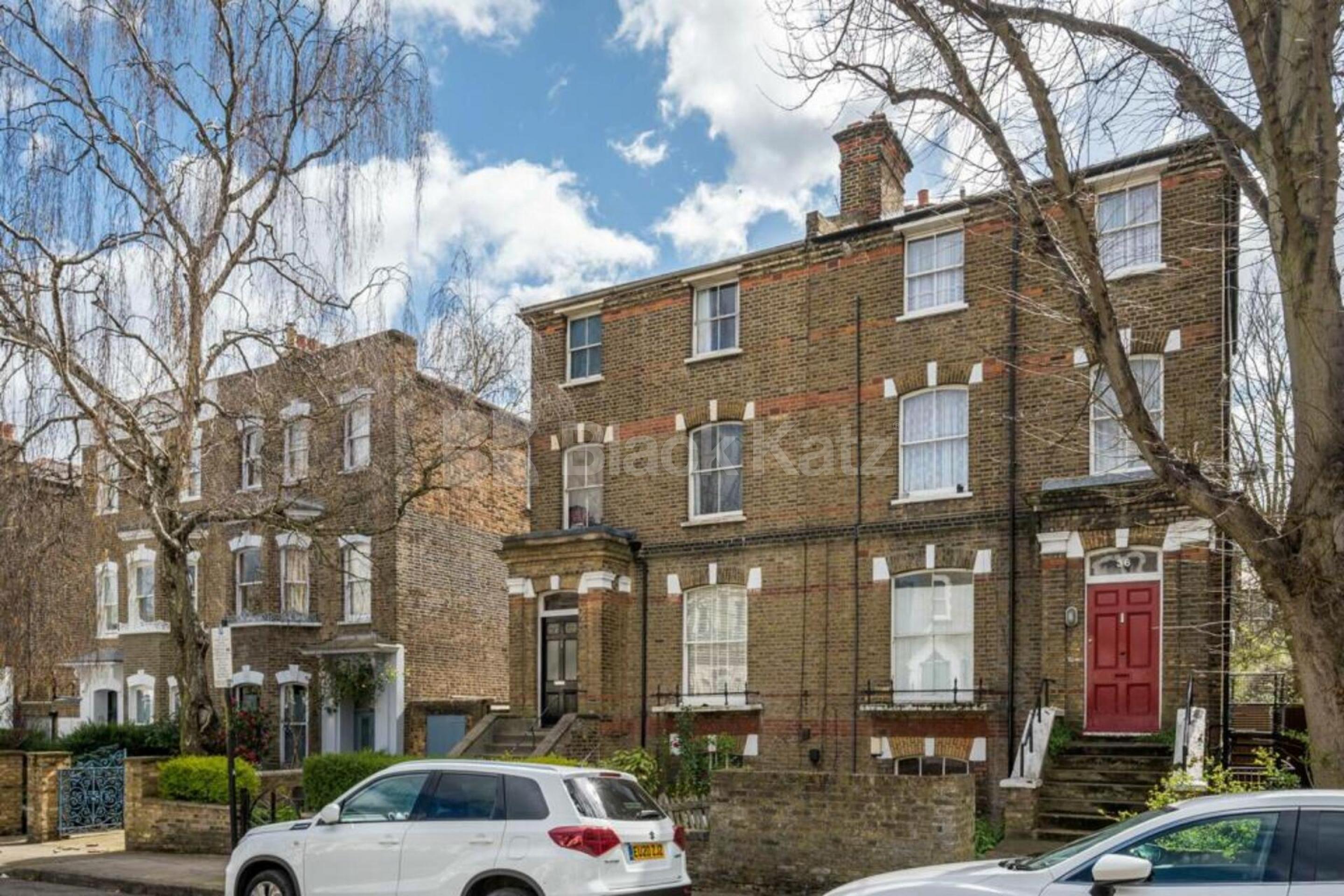Spacious Three-Bedroom Apartment – Penn Road, N7 Penn Road, Hillmarton Conservation Area  N7