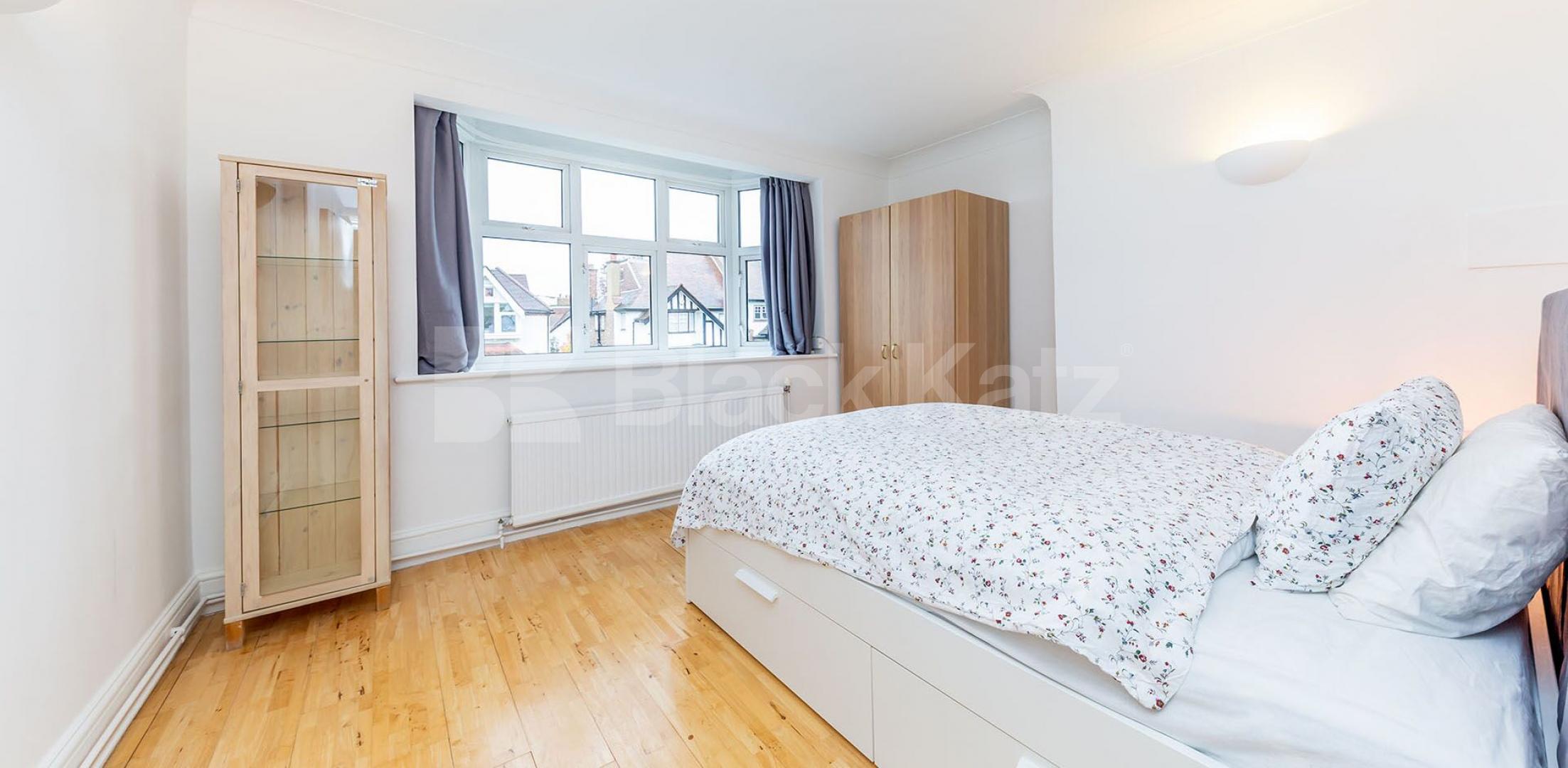 Spacious two bed with some lovely period features including some bills  Montenotte Road, Crouch End / Highgate