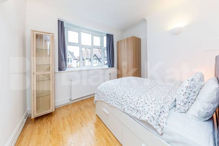 Inclusive of Council Tax, Water and Gas stunning split level 2 ded Montenotte Road, Crouch End / Highgate