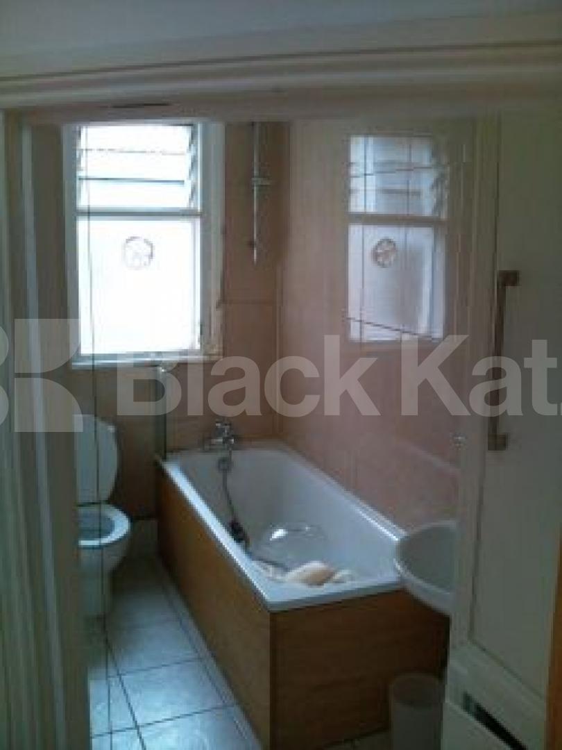 			LET, 3 Bedroom, 1 bath, 1 reception Flat			 Radbourne Road, Balham