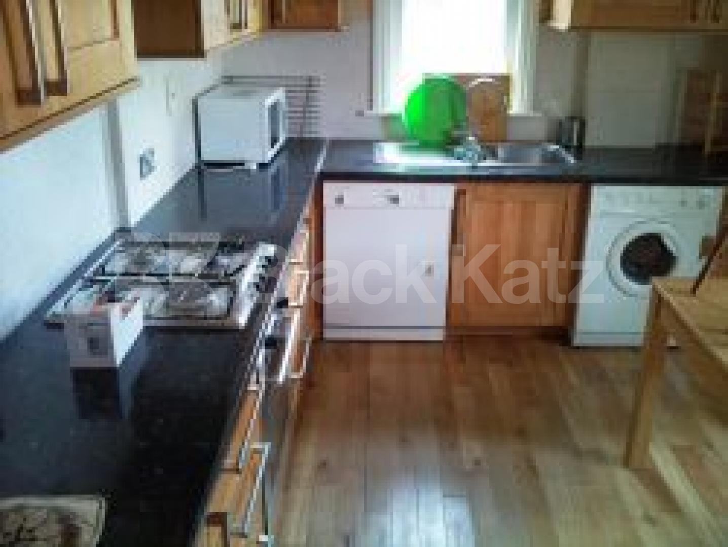 			LET, 3 Bedroom, 1 bath, 1 reception Flat			 Radbourne Road, Balham