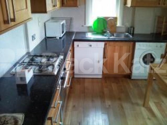 			LET, 3 Bedroom, 1 bath, 1 reception Flat			 Radbourne Road, Balham