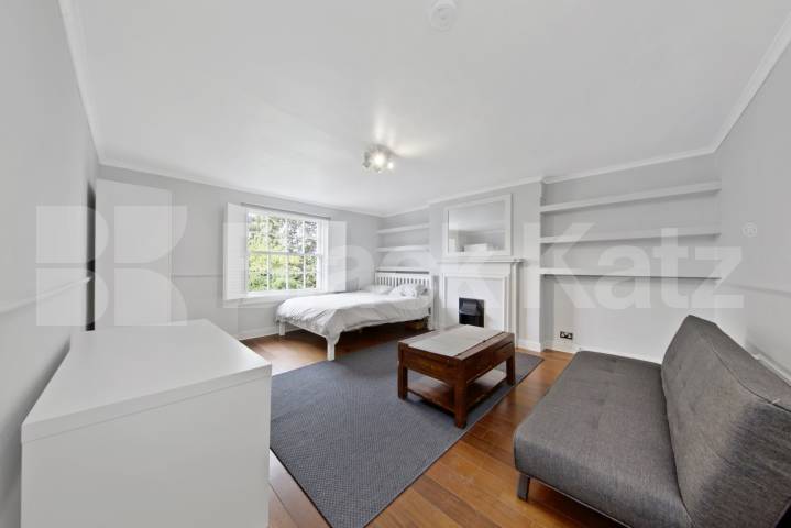 			3 Bedroom,  bath, 1 reception 			 Camden Road, Camden