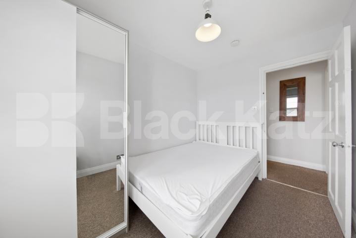 Beautiful 3 bedroom property perfect for professional and Students Camden Road, Camden Borders 
