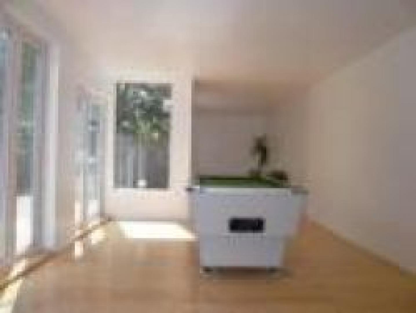 			5 Bedroom, 1 bath, 1 reception Flat			 Hervey Road, FINCHLEY CENTRAL N3