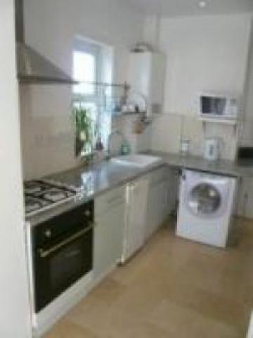 			5 Bedroom, 1 bath, 1 reception Flat			 Hervey Road, FINCHLEY CENTRAL N3