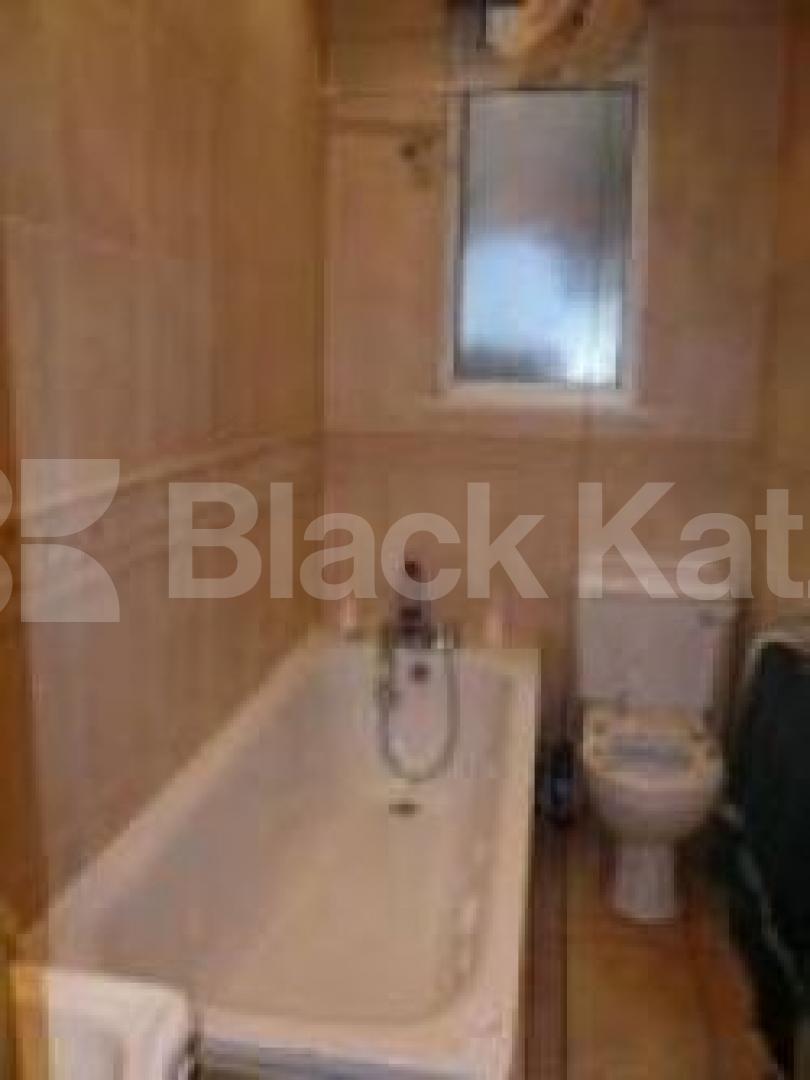 			2 Bedroom, 1 bath, 1 reception Flat			 Manor Park Road, EAST FINCHLEY