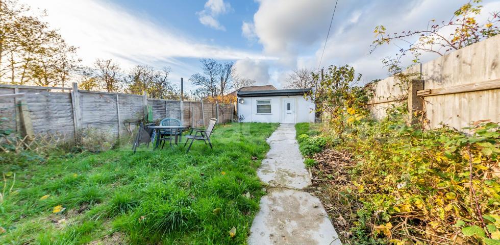 			Includes Gas, electric, water and Council Tax, Studio Apartment, 1 bath, 1 reception Ground Floor Flat			 Whittington Road, Bounds Green / Wood Green