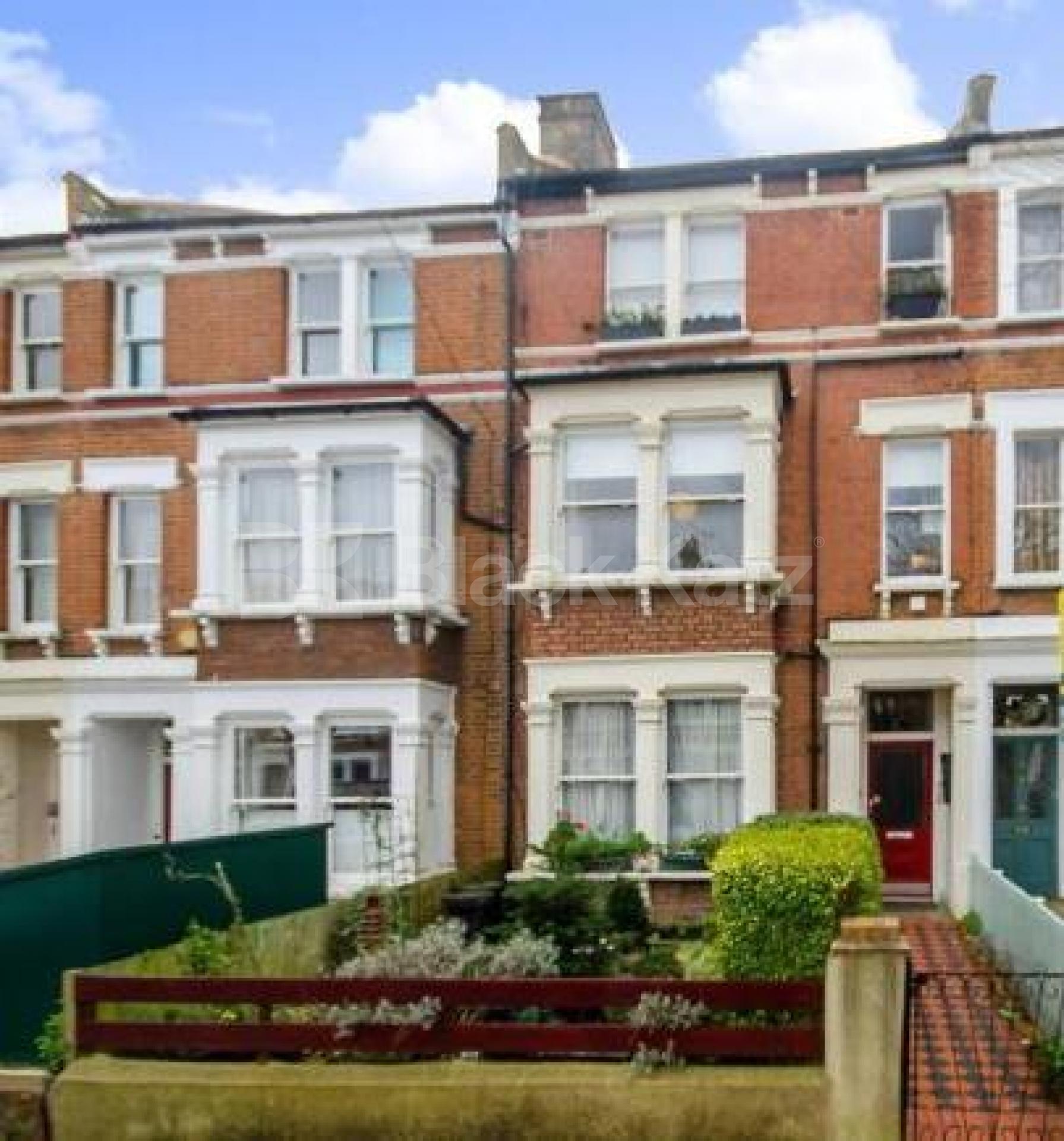 			STUNNING TWO BED IN TUFNELL PARK!, 2 Bedroom, 1 bath, 1 reception Flat			 Beversbrook Road, TUFNELL PARK N19