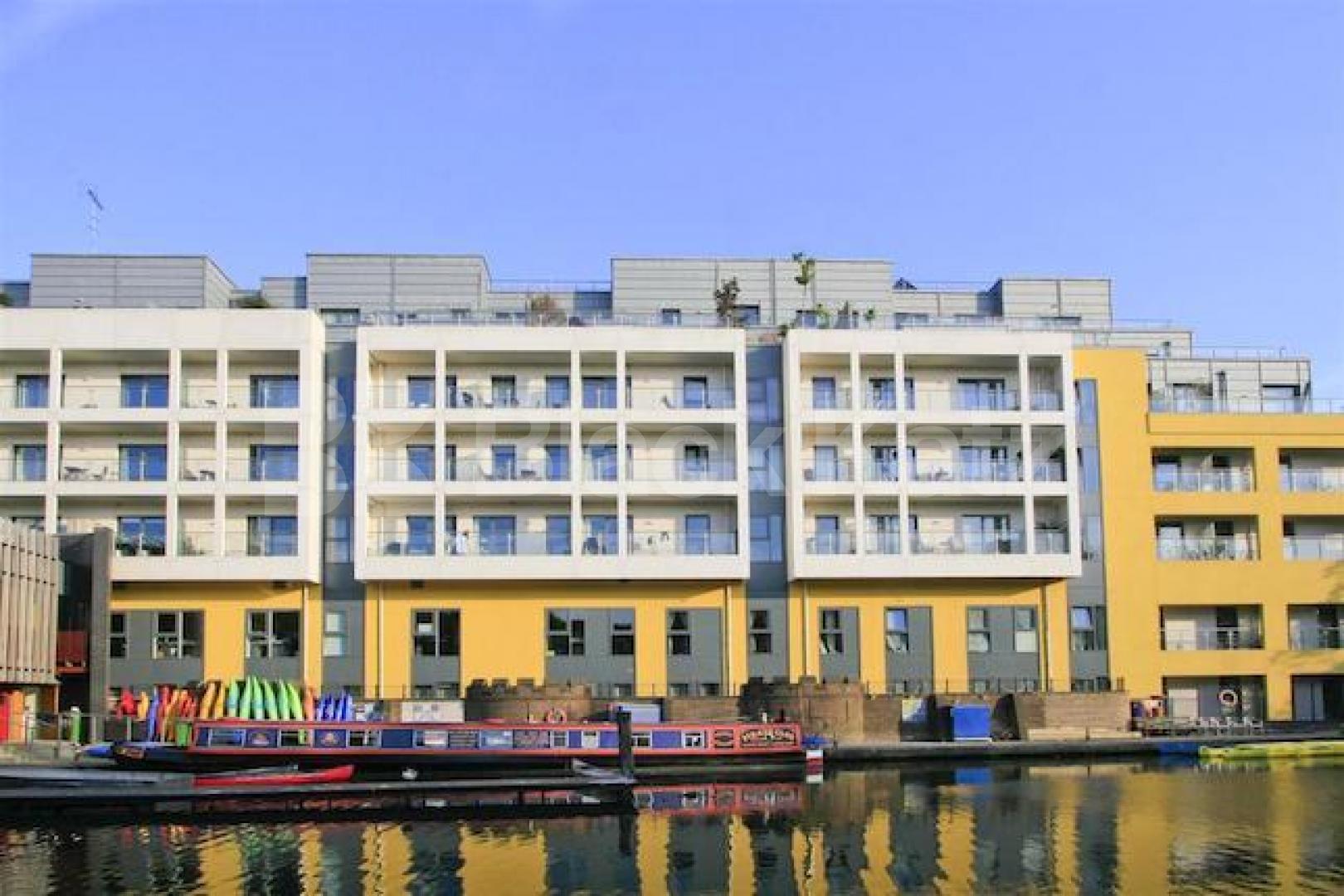 			AMAZING 2 BED 2 BATH IN THE HEART OF CAMDEN!, 2 Bedroom, 1 bath, 1 reception Flat			 Lockhouse, Oval Road, CAMDEN