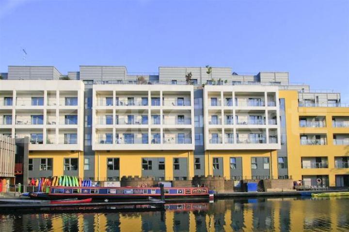 			AMAZING 2 BED 2 BATH IN THE HEART OF CAMDEN!, 2 Bedroom, 1 bath, 1 reception Flat			 Lockhouse, Oval Road, CAMDEN