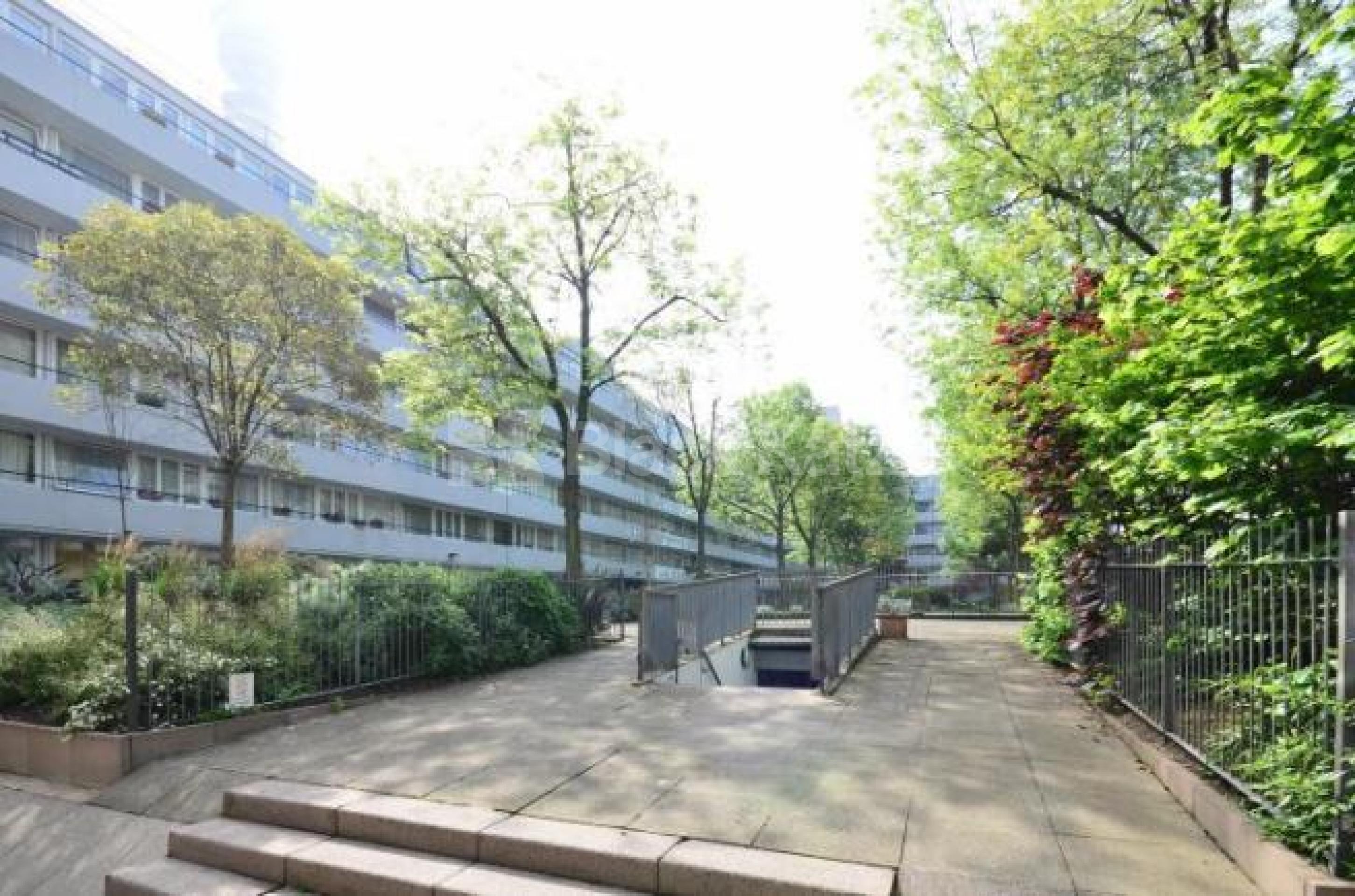 			ZONE 1 , 3 / 4 BED!, 3 Bedroom, 1 bath, 1 reception Flat			 Clipstone Street, FITZROVIA W1W