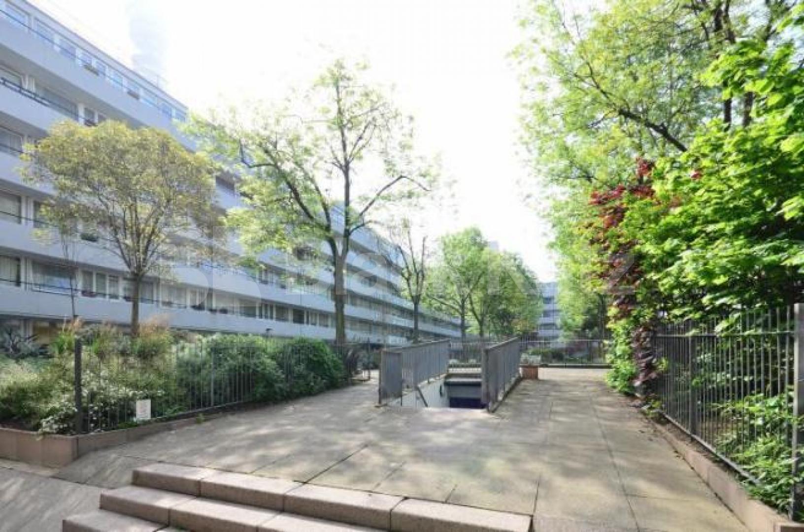 			ZONE 1 , 3 / 4 BED!, 4 Bedroom, 1 bath, 1 reception Flat			 Clipstone Street, FITZROVIA