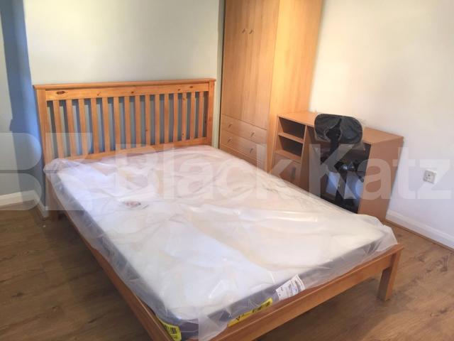 			LARGE 4/5 BED IN ZONE 1!, 5 Bedroom, 1 bath, 1 reception Flat			 Lloyd Baker Street, KINGS CROSS / RUSSELL SQ