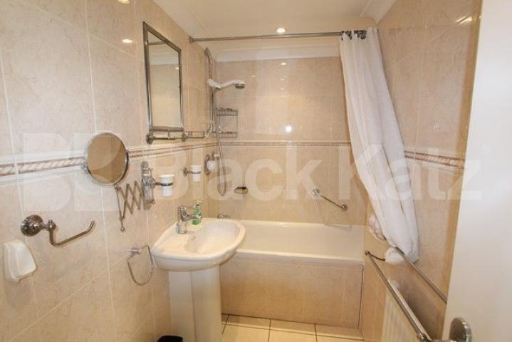 			NEW INSTRUCTION!, 1 Bedroom, 1 bath, 1 reception Flat			 Parliament Hill, HAMSPTEAD