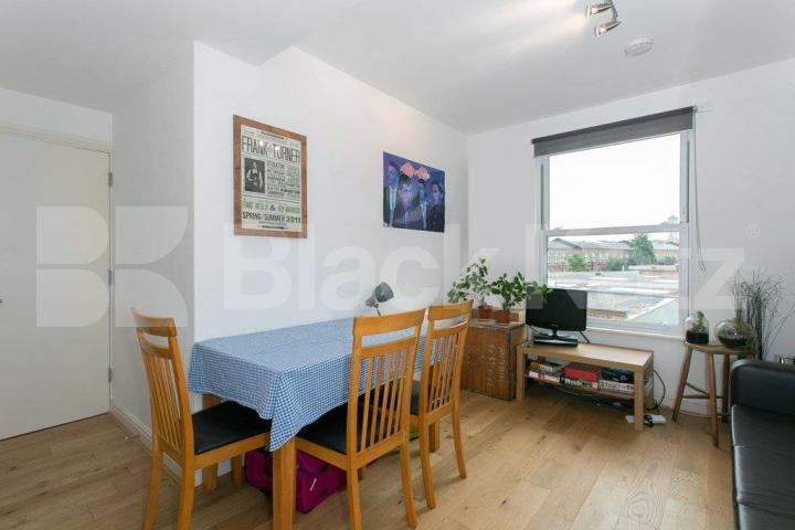 			NEW INSTRUCTION!, 2 Bedroom, 1 bath, 1 reception Flat			 Hillmarton Road, ISLINGTON