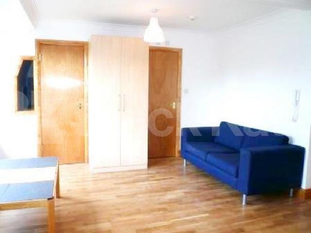 			MINUTES TO BELSIZE PARK TUBE & INC OF GAS & ELEC!, Studio Apartment, 1 bath, 1 reception Studio			 Glenmore Road, BELSIZE PARK 