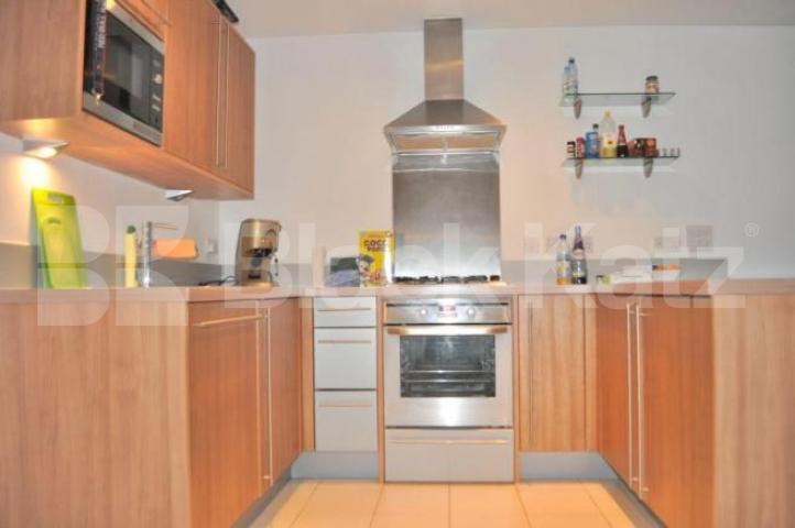 Modern 1 bed within a private luxury secure development mins to tube  Eden Grove, Holloway