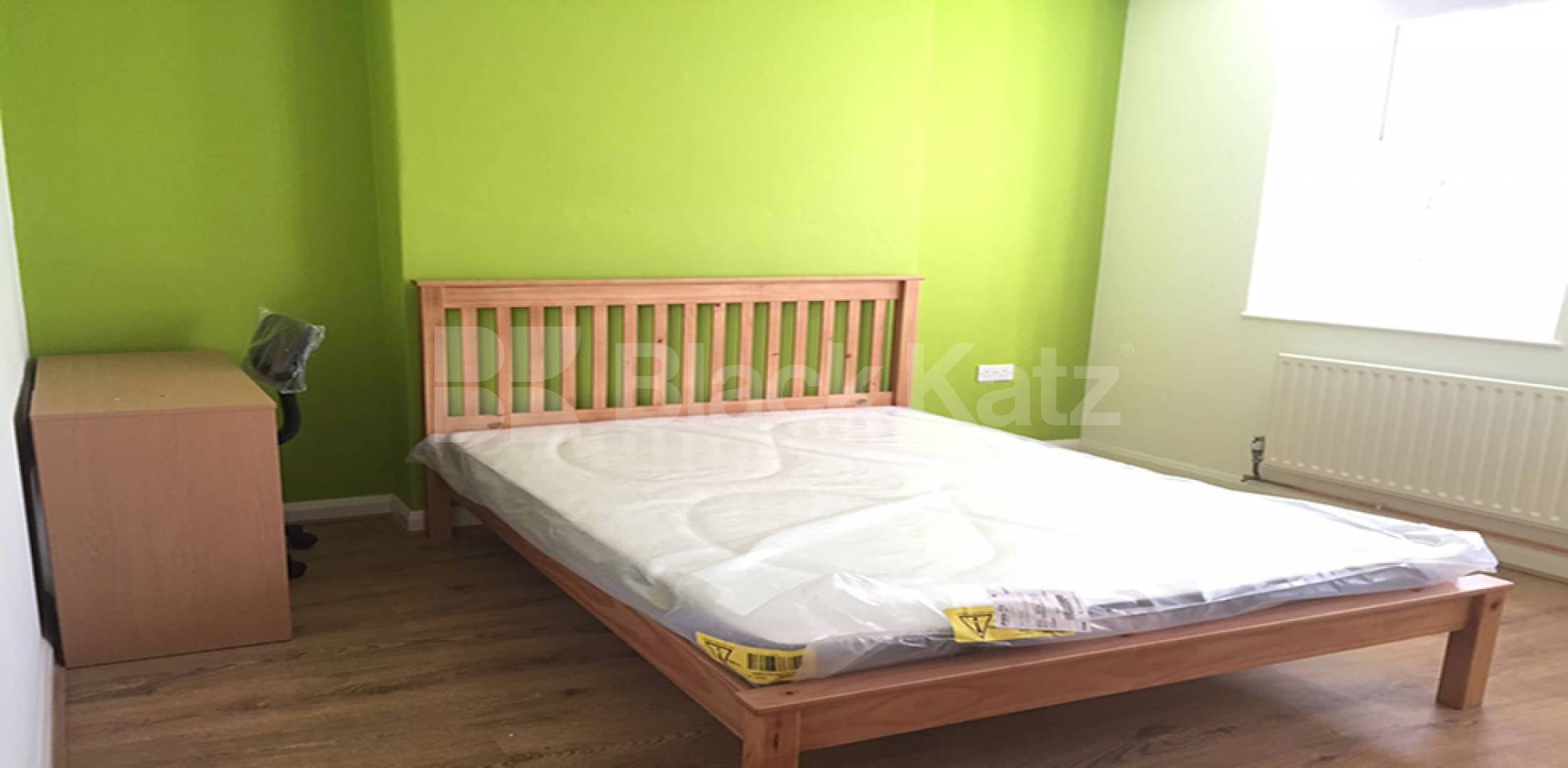 			LARGE 4/5 BED IN ZONE 1!, 4 Bedroom, 1 bath, 1 reception Flat			 Lloyd Baker Street, KINGS CROSS / RUSSELL SQ