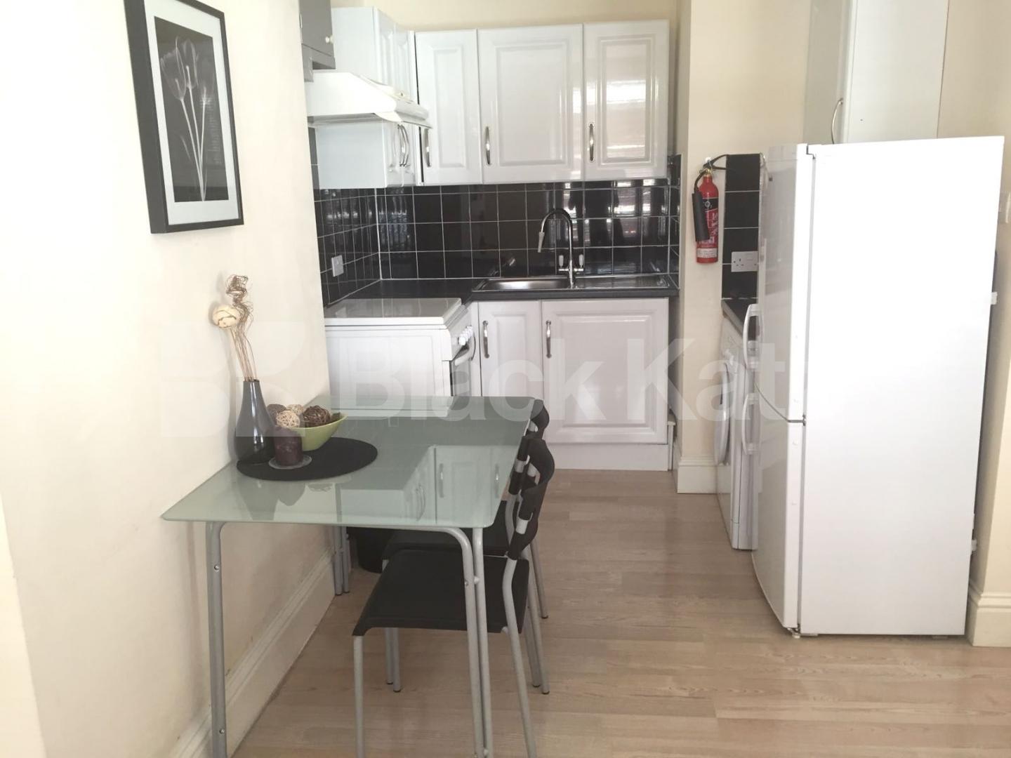 			RENT INCLUDES GAS, ELECTRIC, & WATER RATES!, Studio Apartment, 1 bath, 1 reception Studio			 Abingdon Road, HIGH STREET KENSINGTON