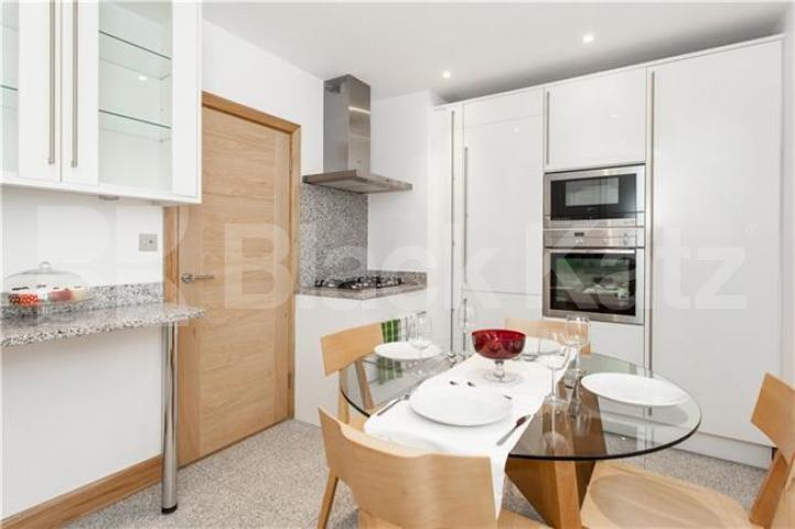 			LUXURY 3 BED IN HAMPSTEAD!, 3 Bedroom, 1 bath, 1 reception Flat			 Well Walk, HAMPSTEAD