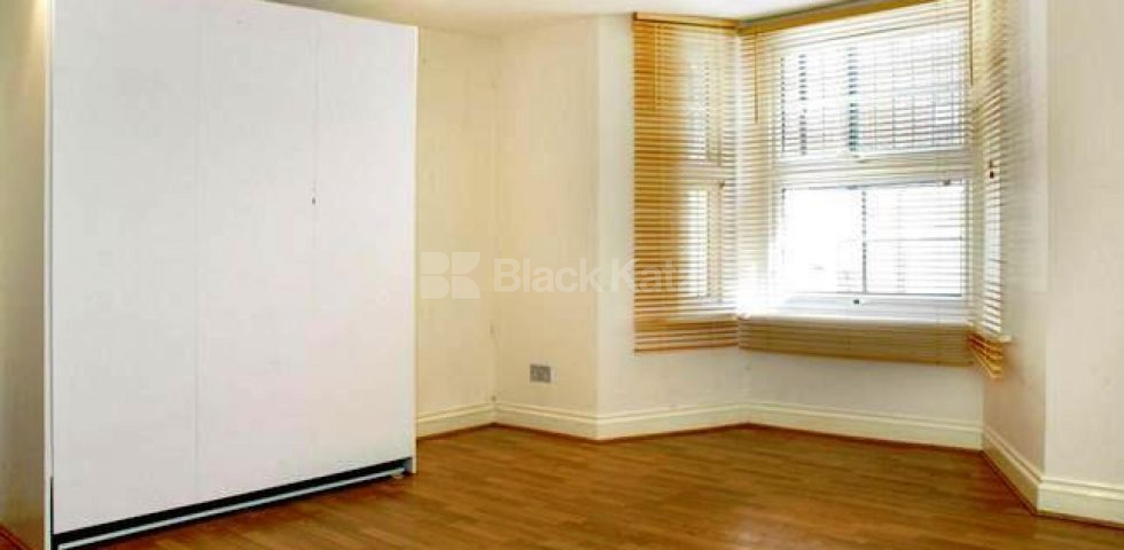 			NEW INSTRUCTION, Studio Apartment, 1 bath, 1 reception Flat			 Lorenzo Street, KINGS CROSS WC1X