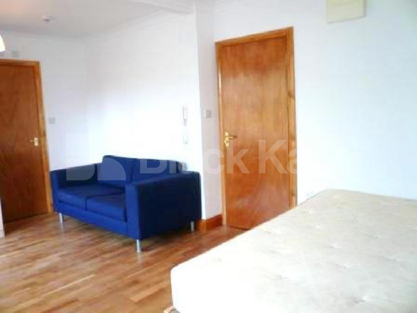 			MINUTES TO BELSIZE PARK TUBE & INC OF GAS & ELEC!, Studio Apartment, 1 bath, 1 reception Studio			 Glenmore Road, BELSIZE PARK 