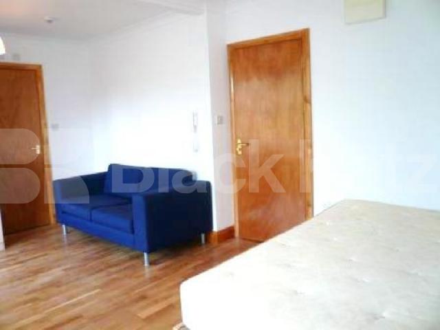 			MINUTES TO BELSIZE PARK TUBE & INC OF GAS & ELEC!, Studio Apartment, 1 bath, 1 reception Studio			 Glenmore Road, BELSIZE PARK 