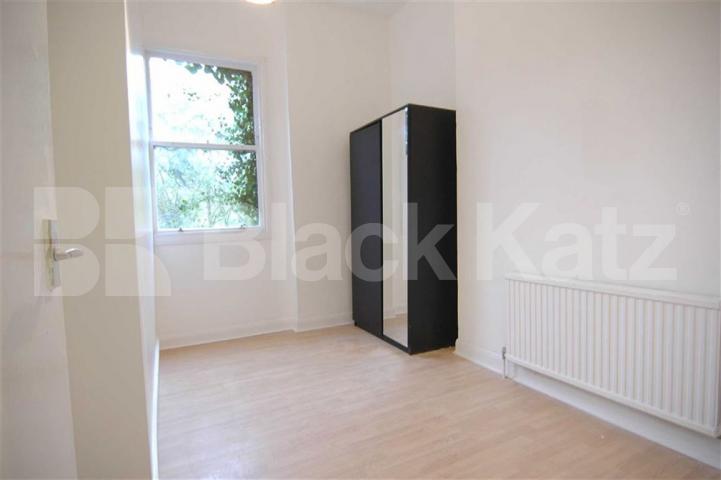 			NEW INSTRUCTION, 3 Bedroom, 1 bath, 1 reception Flat			 Hillmarton Road, HILLMARTON CONSERVATION