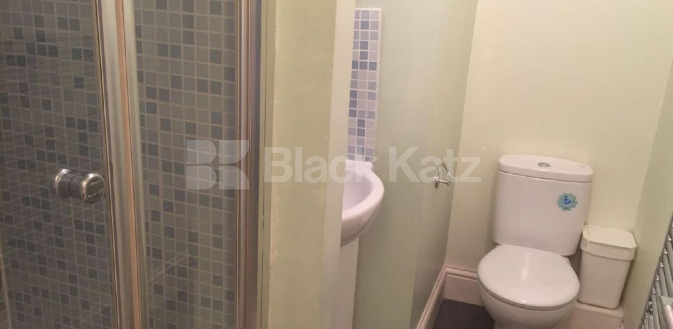 			RENT INCLUDES GAS, ELECTRIC, & WATER RATES!, Studio Apartment, 1 bath, 1 reception Studio			 Abingdon Road, HIGH STREET KENSINGTON