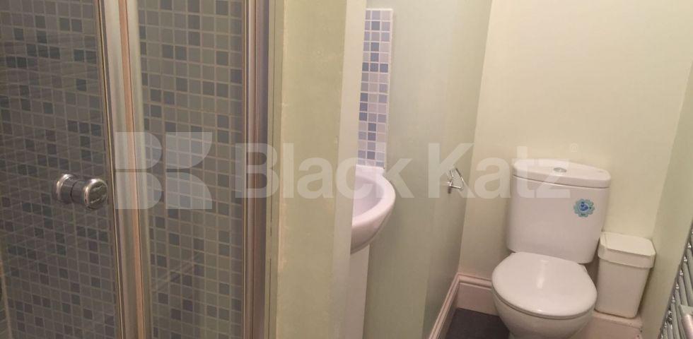 			RENT INCLUDES GAS, ELECTRIC, & WATER RATES!, Studio Apartment, 1 bath, 1 reception Studio			 Abingdon Road, HIGH STREET KENSINGTON